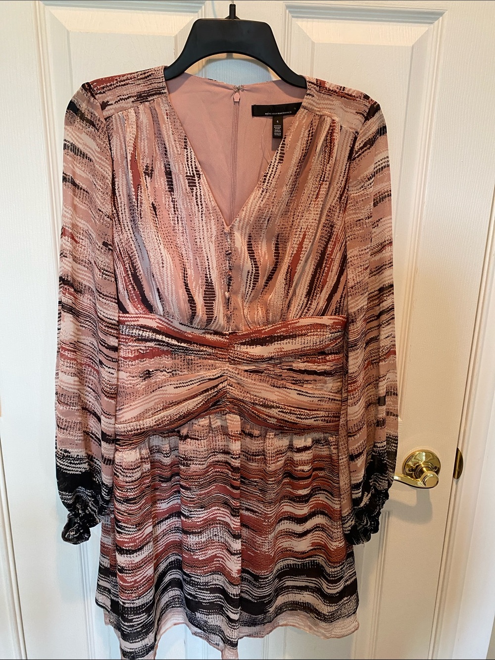 White House Black Market patterned V-Neck Long Sleeve Dress in Blush Sz 4 New